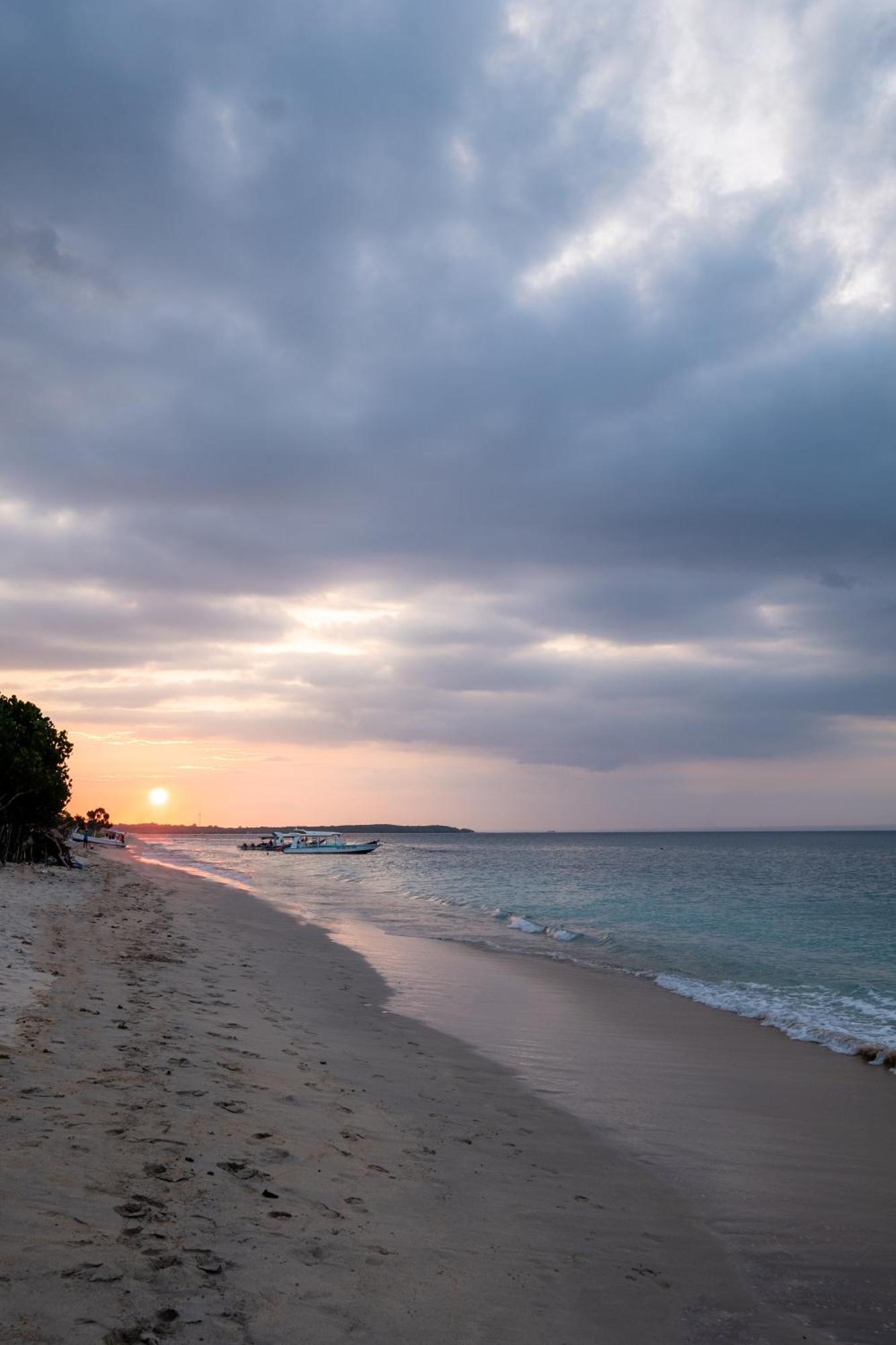 Amp Beach House Toyapakeh Kültér fotó